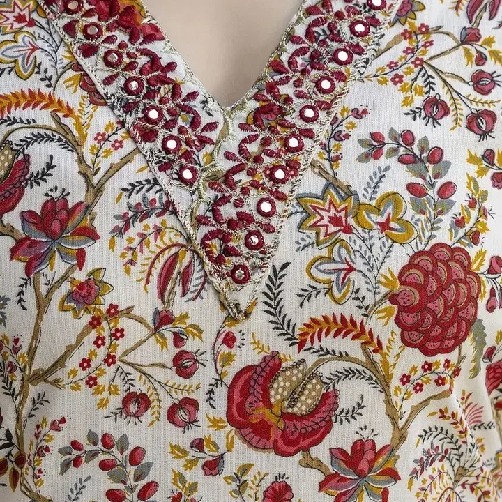 Zyla Women Floral Embroidered Kurta, Beige